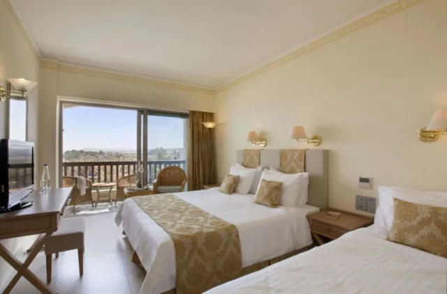 غرفة كلاسيكية بسريرين منفصلين بإطلالة على الحديقة، Aquila Rithymna Beach 1/8