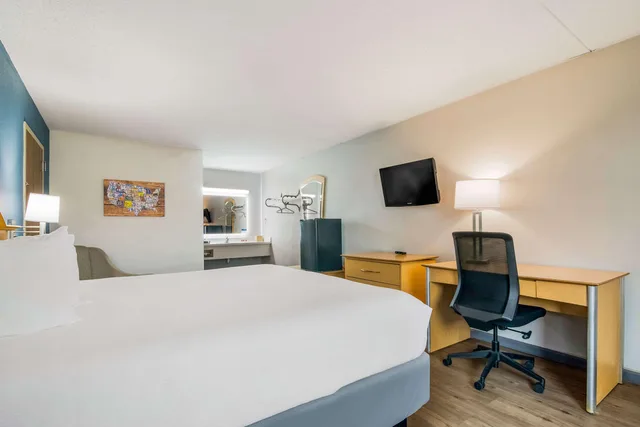 غرفة بسرير كينج، Econo Lodge Branson Theater District 2/9