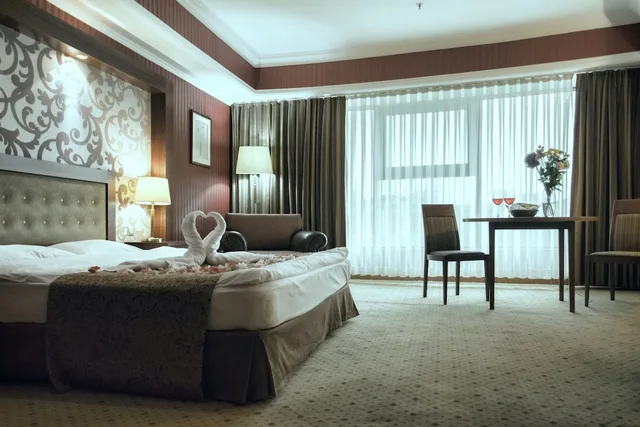 Standard, King Bed, City View, Diplomat Hotel Business Center 3/8