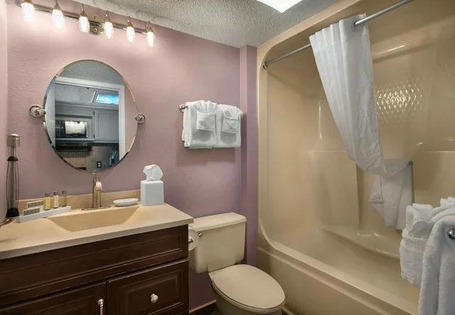 1 Bedroom, Pinnacle, Suite, King Bed, Ocean Front، Compass Cove Resort 2/2
