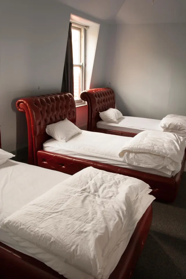 Female Dorm, Female Only, 3 Beds، The Backpackers Imperial Hotel 2/3