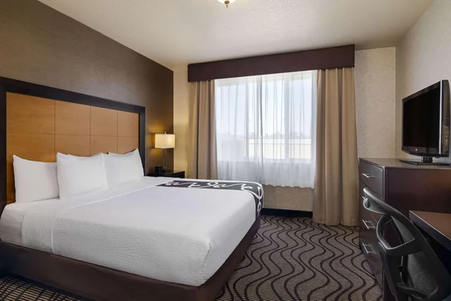 Suite, King Bed, La Quinta Inn and Suites by Wyndham Idaho Falls/Ammon 2/4