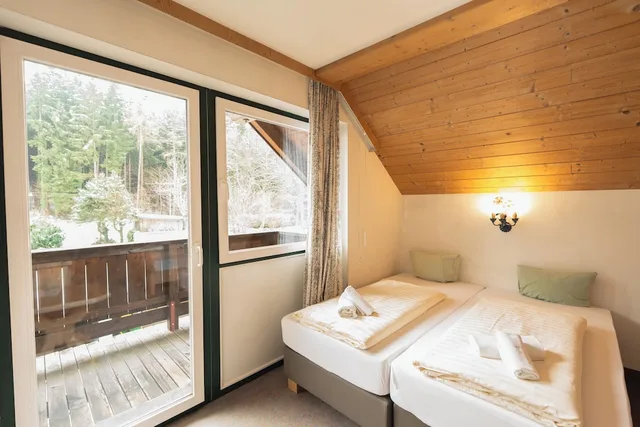 جناح تقليدي بسريرين كينج وسرير فردي بشرفة بغرفتي نوم، Gruberhof Hotel 4/10