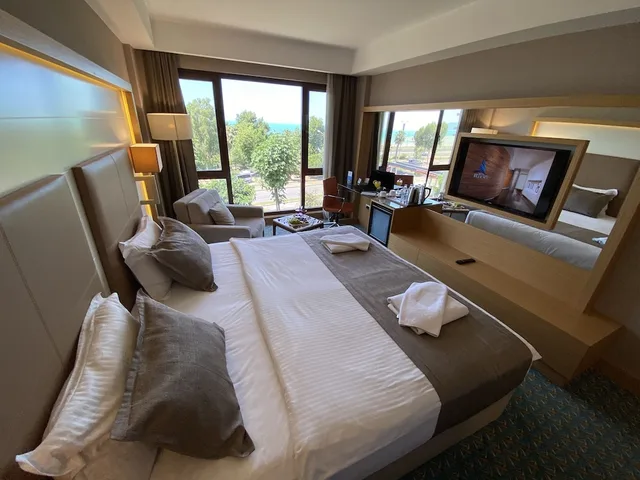 غرفة ديلوكس بسرير كوين بإطلالة على البحر مع أريكة، Blue Sea Hotel 4/8