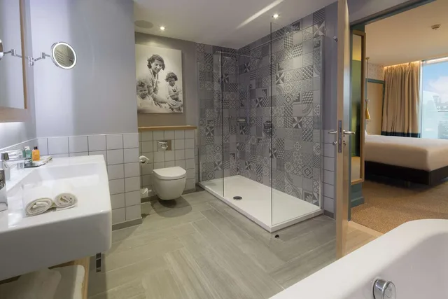 جناح بسرير كينج بإطلالة على البحر بغرفة نوم واحدة، Hilton Bournemouth 3/4