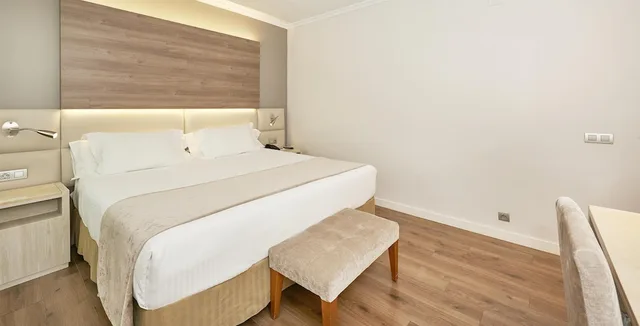 Superior, Queen Bed, Nh Cordoba Califa 5/5