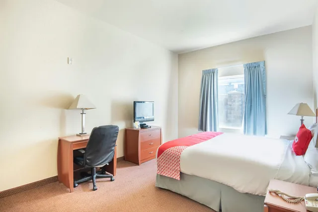 غرفة بسرير كينج، OYO Townhouse Clute Lake Jackson 5/9