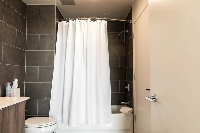 شقة كلاسيكية بسرير كينج بإطلالة على النهر بشرفة بغرفة نوم واحدة مع أريكة، Kasa Austin 2nd Street Apartments 7/9