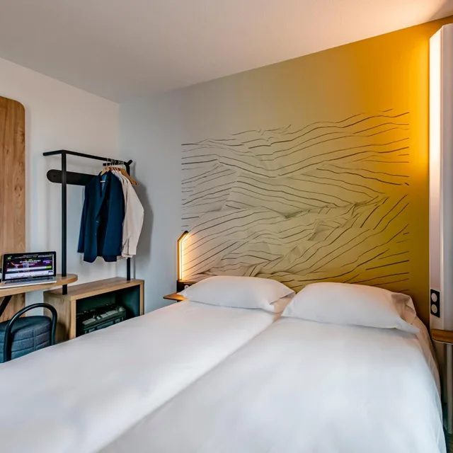 Quadruple room, B&B Hotel Le Port Marly Saint Germain en Laye 1/6