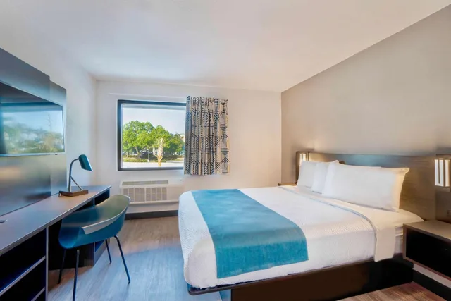 غرفة بسرير كوين، Motel6 Fort Lauderdale, FL 4/10