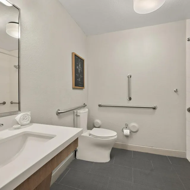 غرفة رباعية، Sonesta Simply Suites Birmingham Hoover 2/2