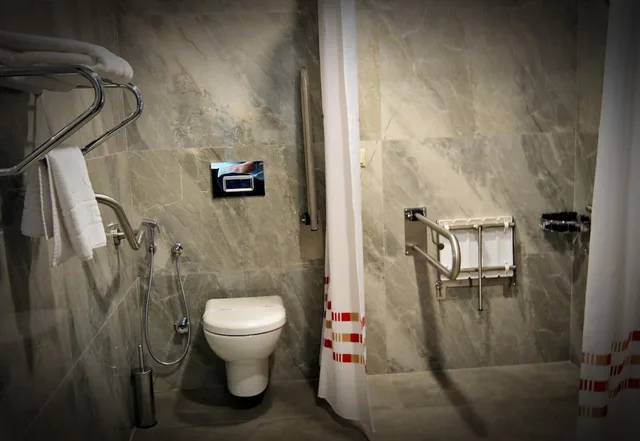 غرفة ديلوكس بسرير مزدوج وسريرين منفصلين، Hotel Monec 8/10