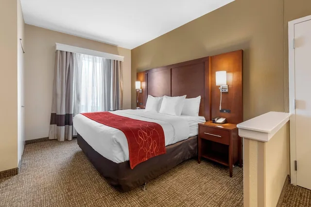 Upgrade, Suite, King Bed, Sofa، Comfort Suites Barstow Near I-15 3/4