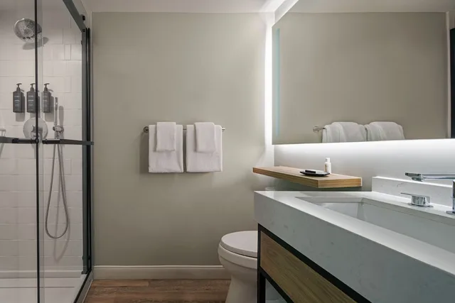 غرفة ديلوكس بسريرين كوين، Sheraton Birmingham 4/5
