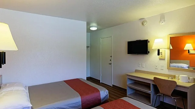 غرفة بسريرين مزدوجين، Motel6 Chico, CA 2/3