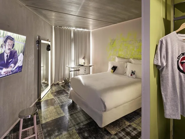 Mama, Medium, Double Bed، Mama Shelter Marseille 4/10