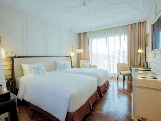 غرفة ديلوكس بسريرين منفصلين بإطلالة على المدينة، Hotel des Arts Saigon - MGallery Collection 5/7