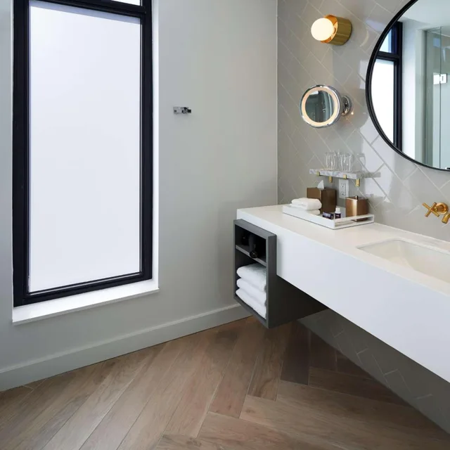 Room, King Bed, with View, Andaz Ottawa Byward Market A Concept By Hyatt 4/4