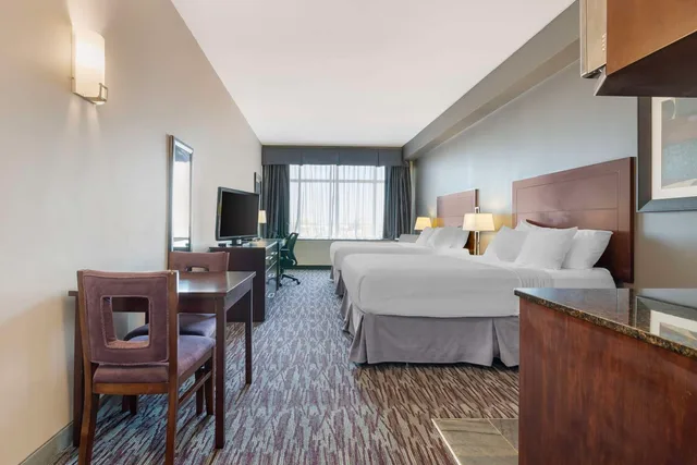 غرفة بسريرين كوين بمطبخ صغير، Best Western Brandon Inn 1/4