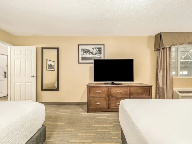 جناح بسريرين كوين بشرفة بغرفة نوم واحدة، HOLIDAY INN LETHBRIDGE 8/10