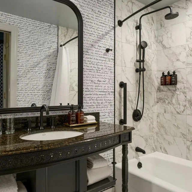 Room, King Bed, Partial River View, Bathtub, Accessible، Renaissance Pittsburgh Hotel 1/2