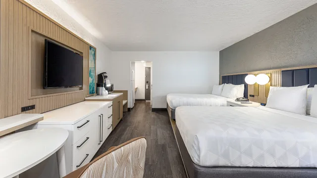 Standard, 2 Queen Beds, Ocean Front, High Floor, Holiday Inn Resort Panama City Beach 7/10