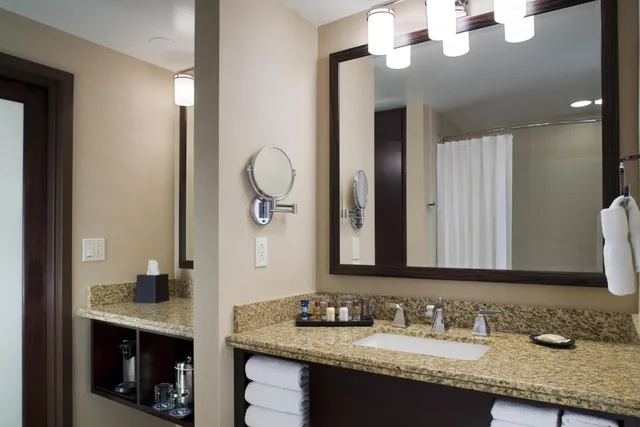1 Bedroom, Executive, Suite, 1 King or 2 Queen Beds, Club Floor، Hilton Albuquerque Uptown 2/3