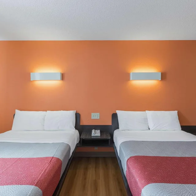 Room, Quadruple, Double Bed, Motel6 Omaha, NE - Central 5/9