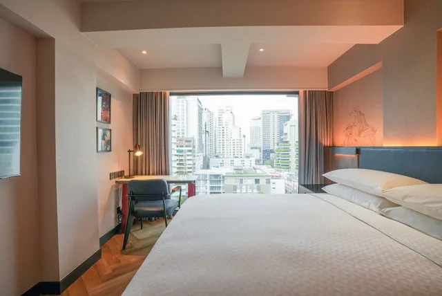 غرفة ديلوكس بسرير كينج بإطلالة على المدينة، Four Points by Sheraton Bangkok, Sukhumvit 22 2/7