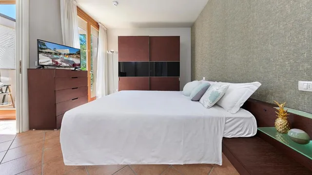 جناح جونيور، Residence il Poggio dei Pini 2/4