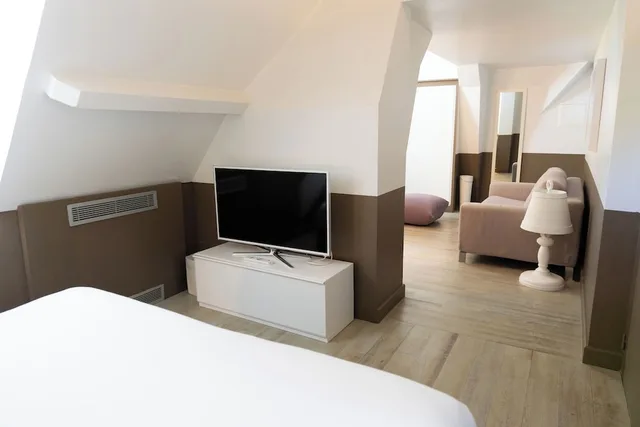 Atelier, Suite, Queen Bed, Sofa، White 1921 Saint-Tropez 3/9