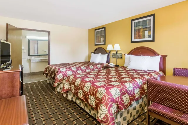 غرفة بسريرين مزدوجين لذوي الإعاقة، Days Inn by Wyndham Blakely 2/3