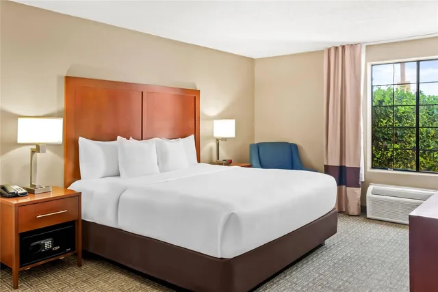 غرفة بسرير كينج لذوي الإعاقة، Comfort Inn Santa Fe South 1/3