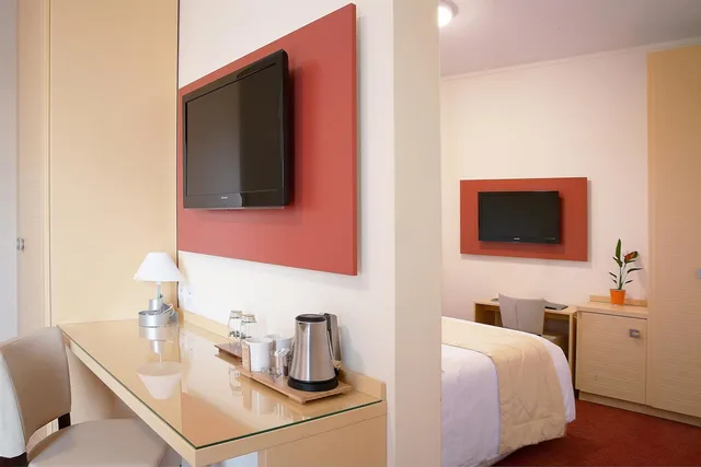 غرفة عائلية بسرير كينج مع أريكة، Best Western Plus Les Terrasses De Brehat 1/1