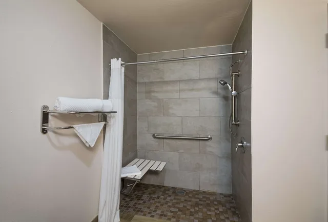 غرفة بسرير كينج لذوي الإعاقة، Quality Inn and Suites Round Rock Austin North 6/6