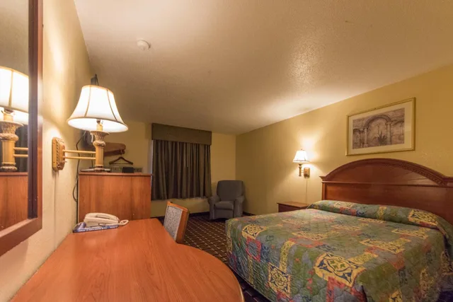 غرفة بسرير كوين، Patuxent Inn 2/3