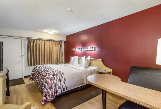 غرفة سوبيريور بسرير كينج، Red Roof Inn Detroit - Plymouth/Canton 5/9
