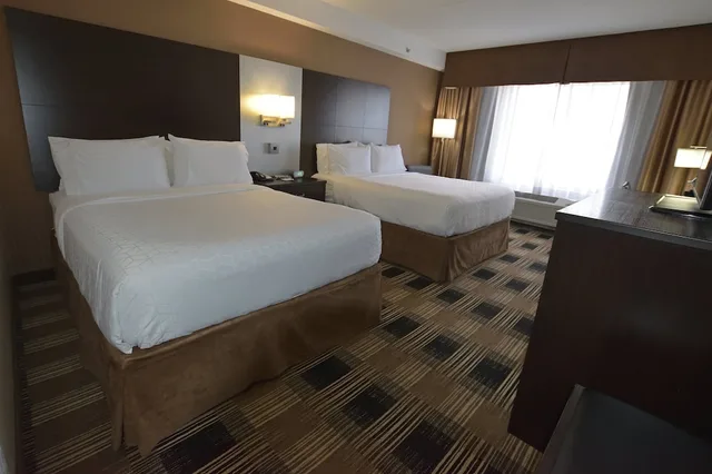 Suite, 2 Queen Beds, Extra Floor Space، Holiday Inn Express And Suites Ottawa East Orleans 4/10