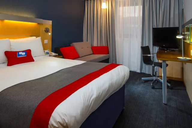 غرفة قياسية بسرير مزدوج مع أريكة، Holiday Inn Express Bedford 1/9