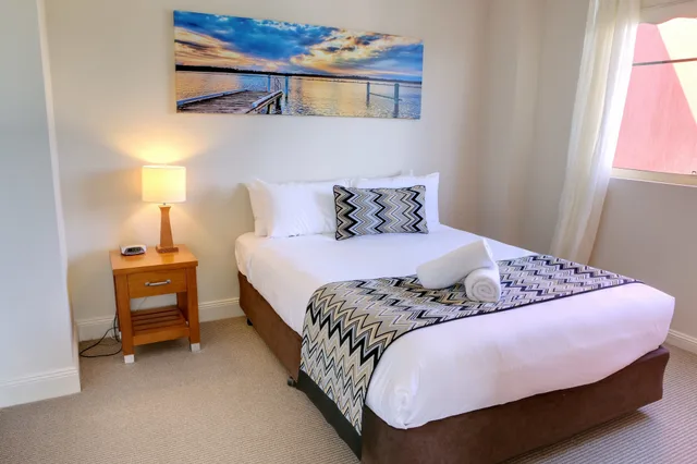 3 Bedrooms, Apartment, King and Twin Beds, Queen Bed, Water View، Northpoint Apartments 4/7