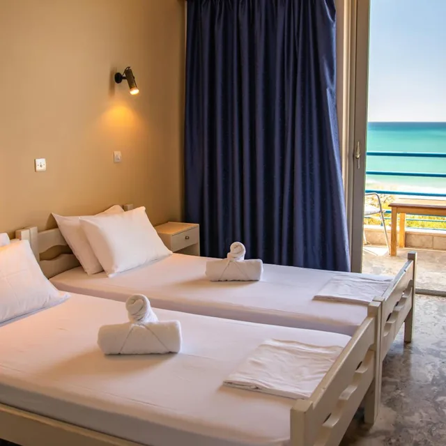 غرفة بسريرين منفصلين بإطلالة على البحر، De La Plage 4/10