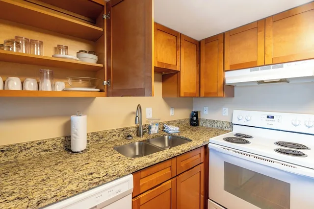 2 Bedrooms, Condo, Premium, King and Queen Bed, Single Bed, Bay View, Sofa, Balcony، Bay Club Resort 7/9