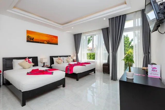 غرفة ثلاثية بسرير مزدوج وسرير فردي بشرفة، Flamingo Villa Hoi An 5/10