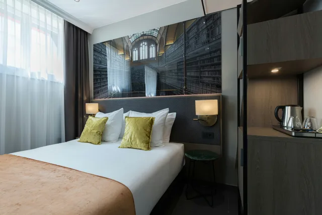 Comfort, Double Bed, Partial View, Leonardo Hotel Amsterdam Museum Quarter 3/4