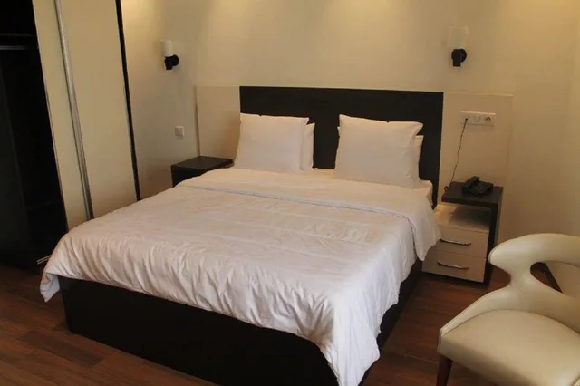 جناح تنفيذي بسرير كوين، Hotel Ikram El Dhayf 1/8