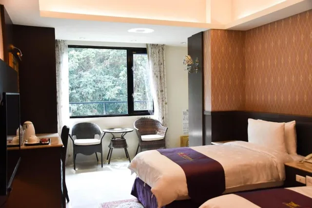 غرفة بسريرين منفصلين بإطلالة على الجبل، Cherry Feast Resort 2/4