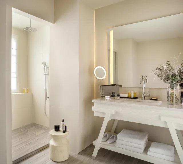 جناح جونيور، Hyatt Regency Chantilly 2/2