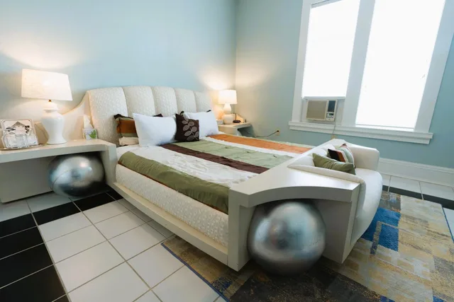 Retro, Style, Deluxe, King Bed، Oak Tree Hotel 5/10