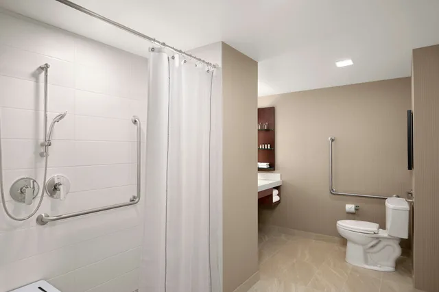 غرفة، Delta Hotels By Marriott Thunder Bay 5/5
