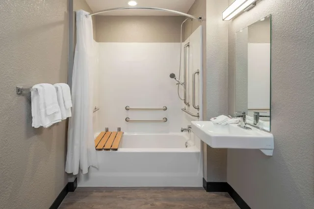 غرفة قياسية بسرير كوين، Motel6 Fontana 5/6